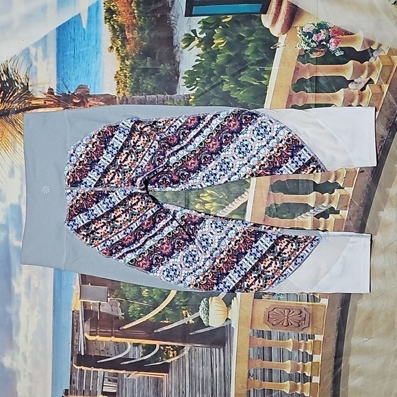 Athleta Capri Graphic Print Leggings Yoga Athletic Size‎ Small - Picture 5 of 7